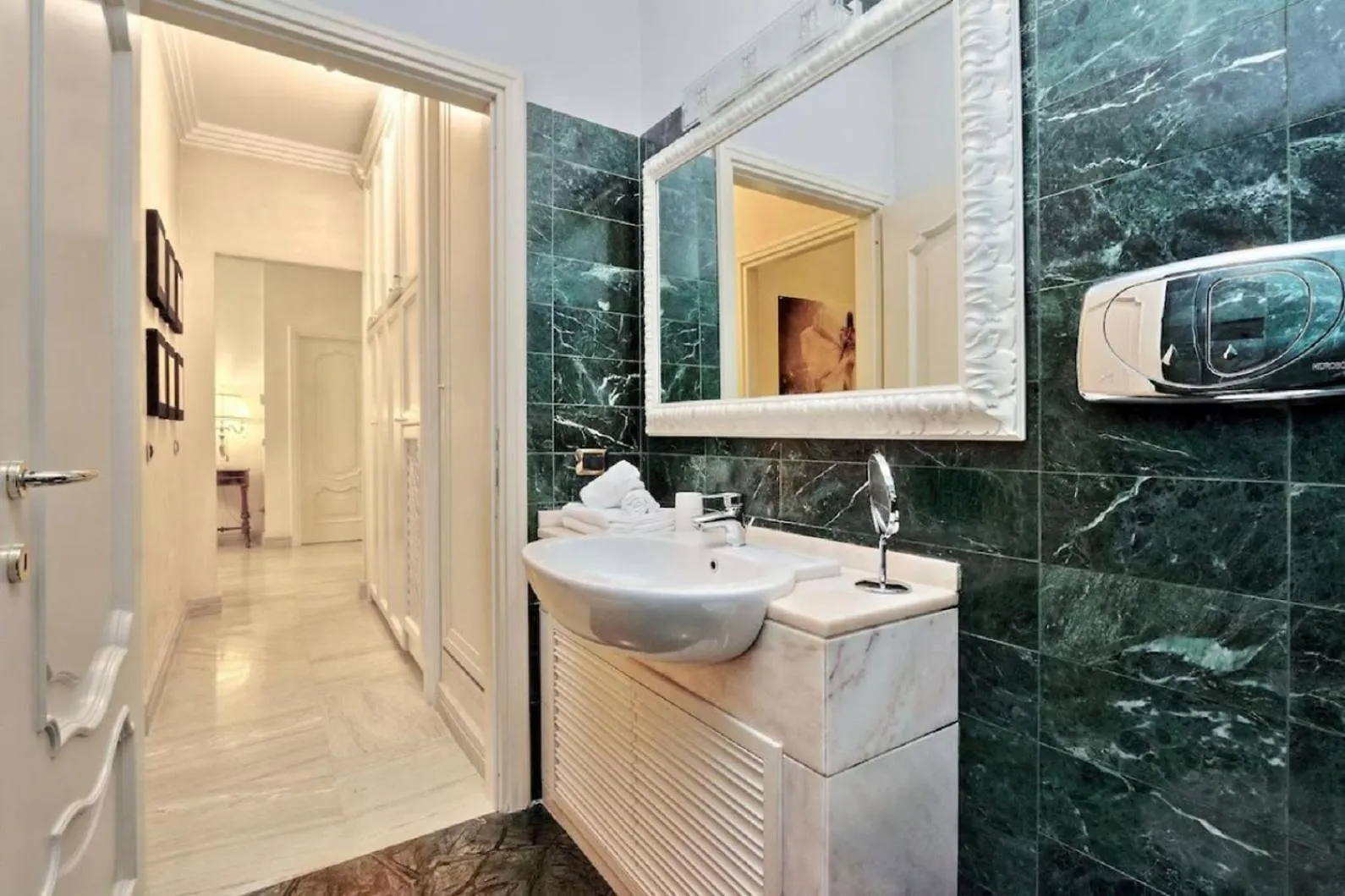 Rosella Fontana Di Trevi Villa Rome Holiday home